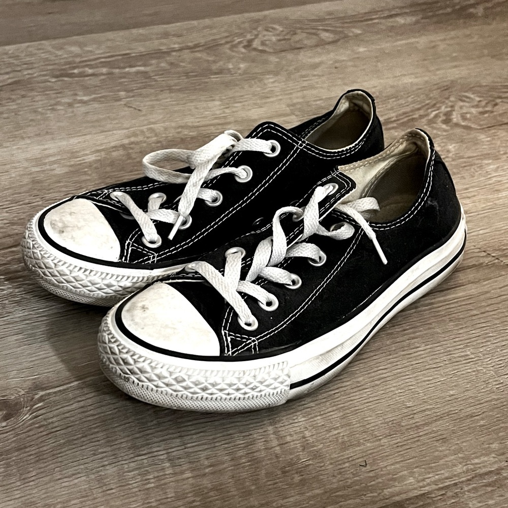 Woman’s 5.5 / Men’s 3.5 Original Converse